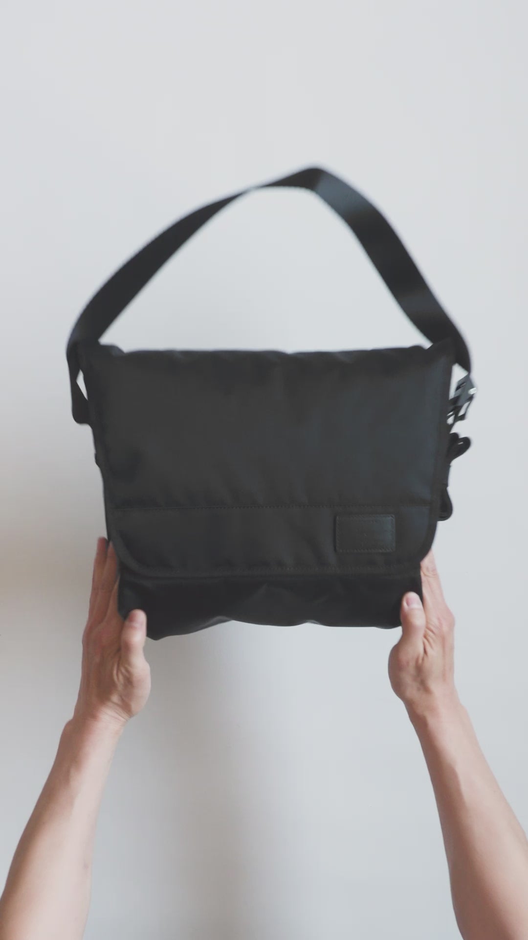 Staple Messenger M Black